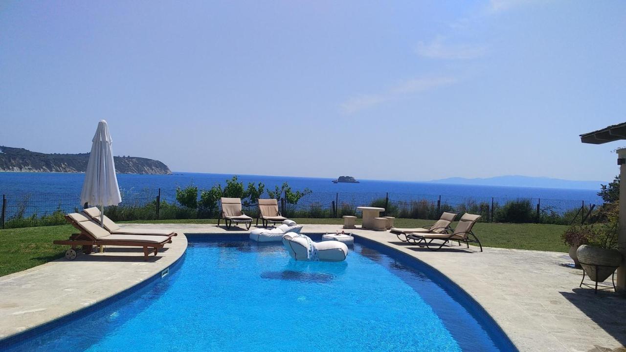 Monambeles Villa Svoronata