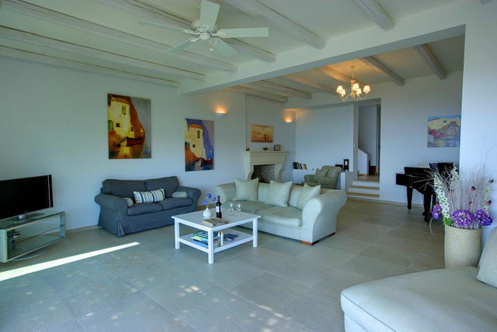 Villa Monambeles Svoronata